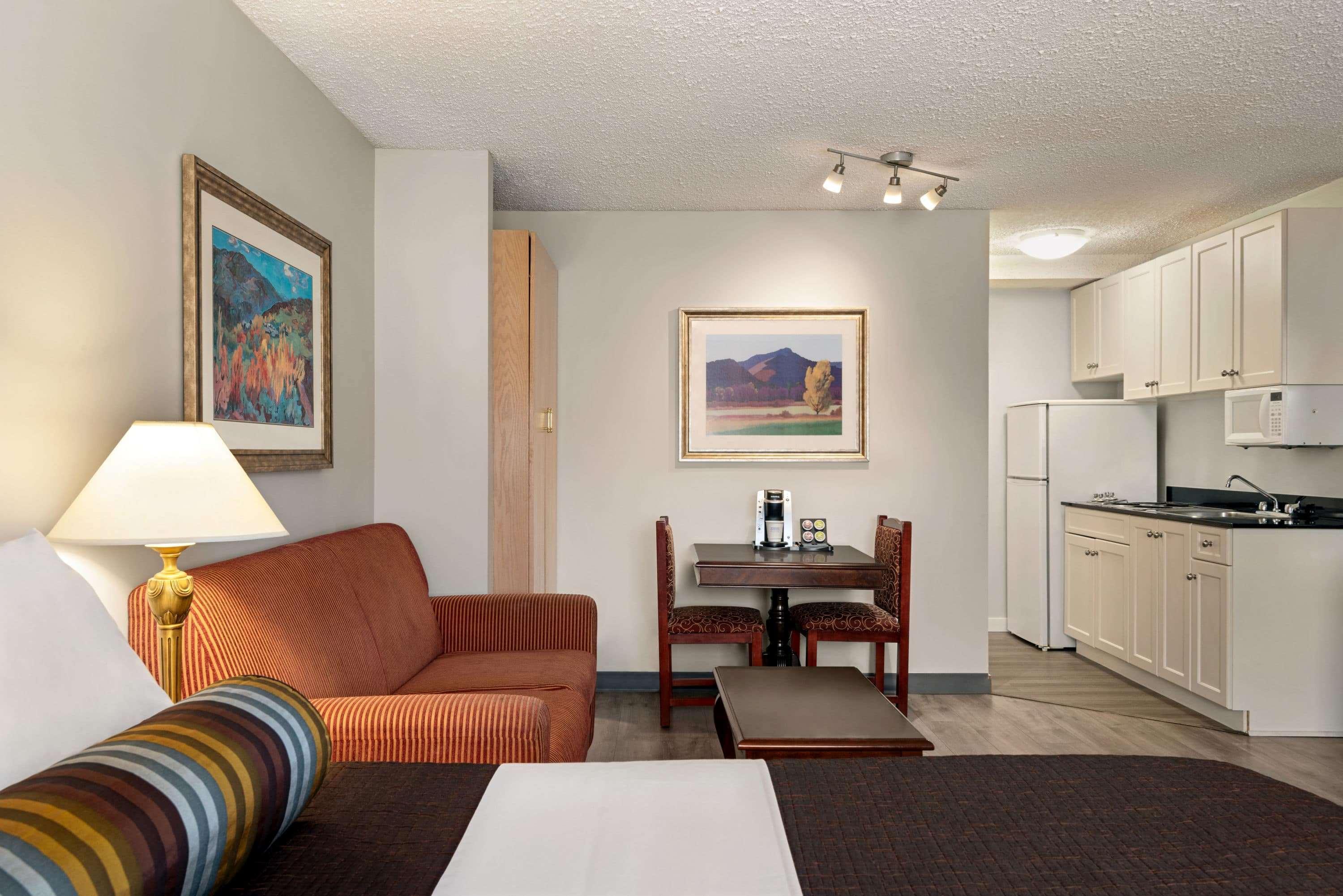 Travelodge By Wyndham Abbotsford Bakerview Extérieur photo