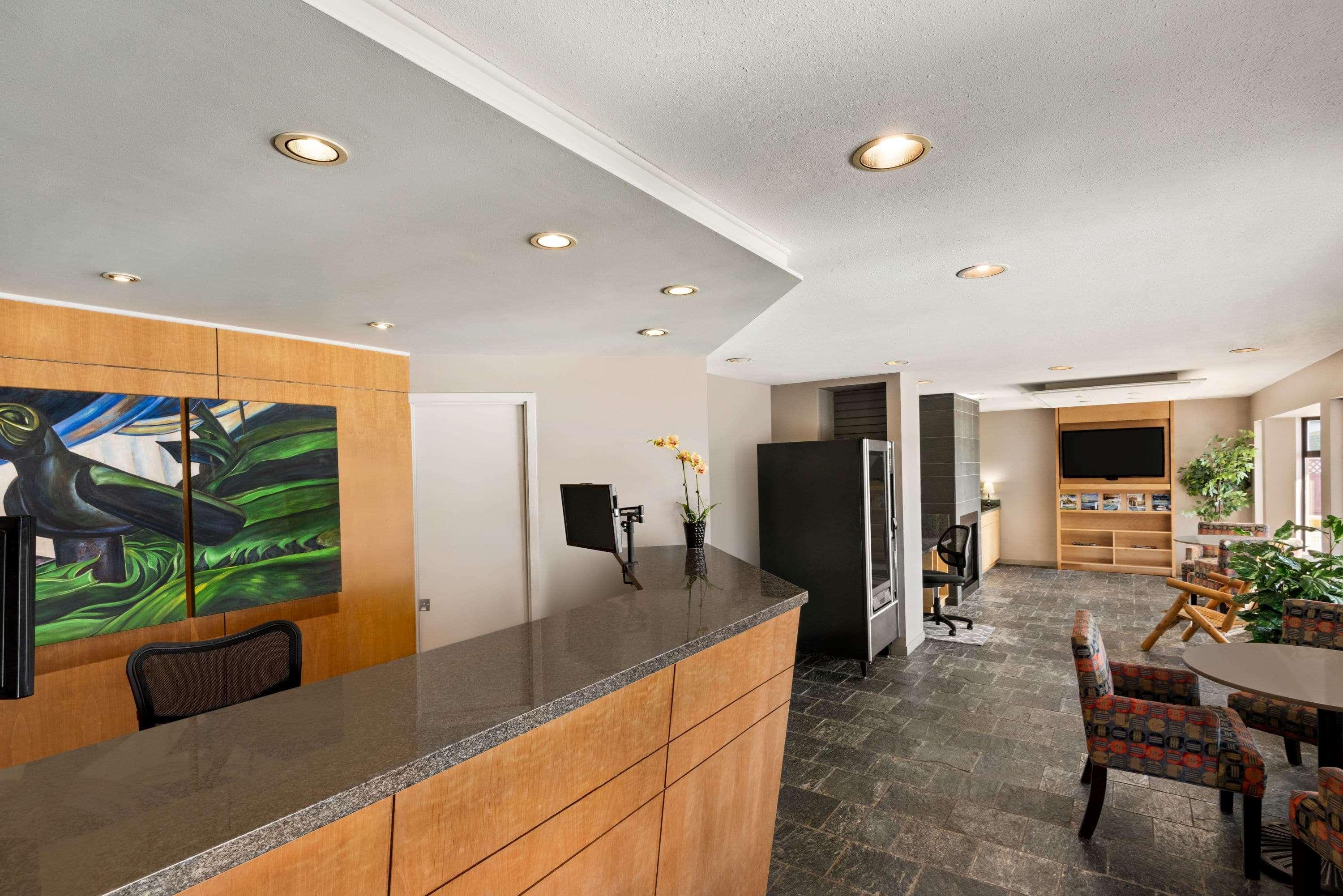 Travelodge By Wyndham Abbotsford Bakerview Extérieur photo