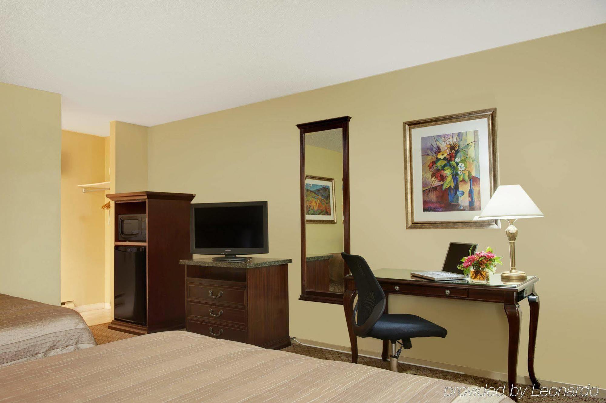 Travelodge By Wyndham Abbotsford Bakerview Extérieur photo