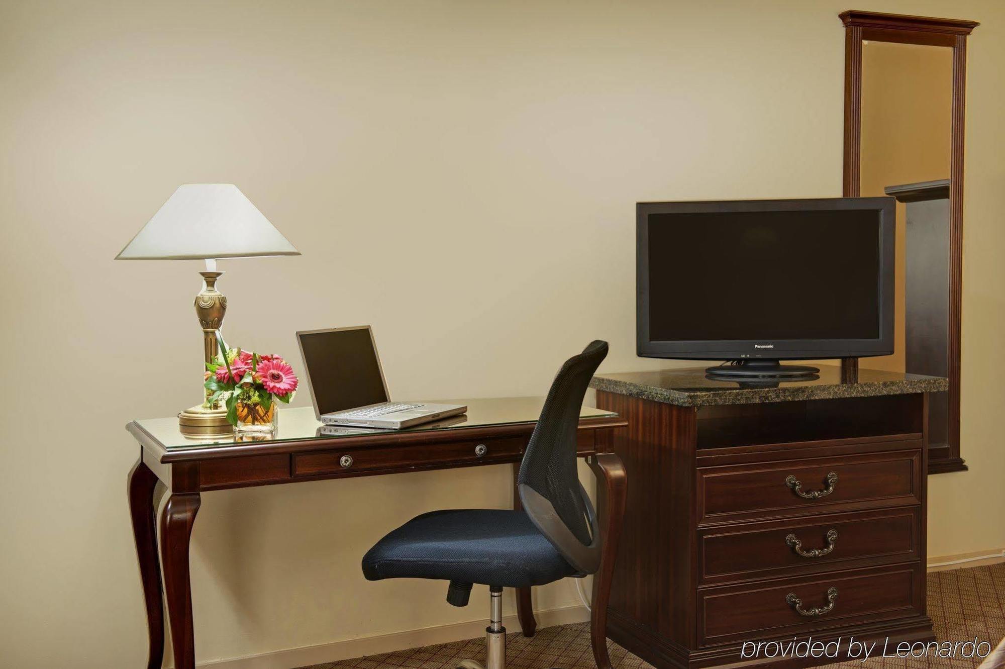 Travelodge By Wyndham Abbotsford Bakerview Extérieur photo