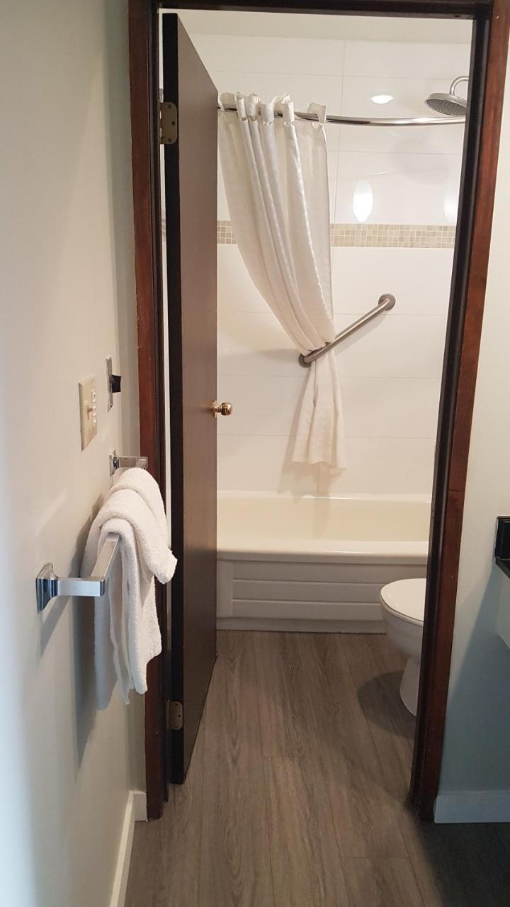 Travelodge By Wyndham Abbotsford Bakerview Extérieur photo